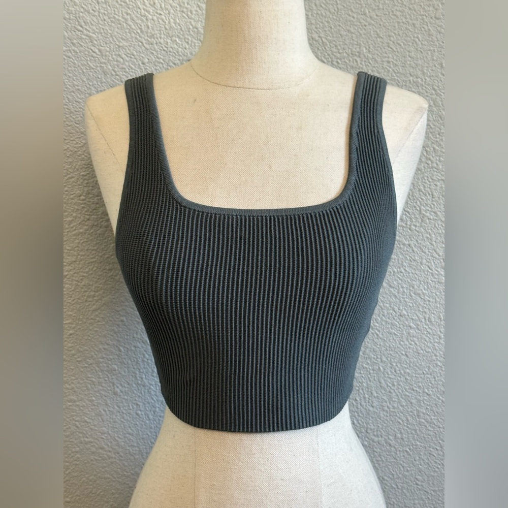 Aritzia Babaton Sculpt Knit Squareneck Tank Size‎ Small EUC